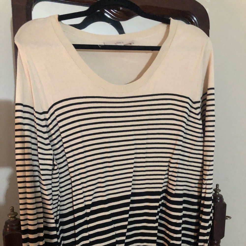 NEVER WORN LOFT SWEATER